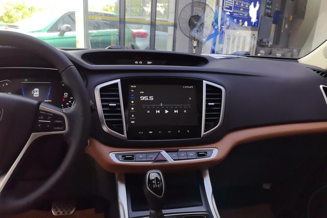 Geely Vision X6 2018 — фото 10