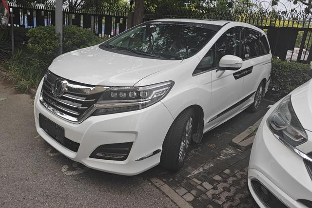 Honda Elysion 2016 года выпуска