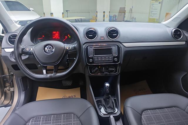 Volkswagen Jetta 2019 — фото 12