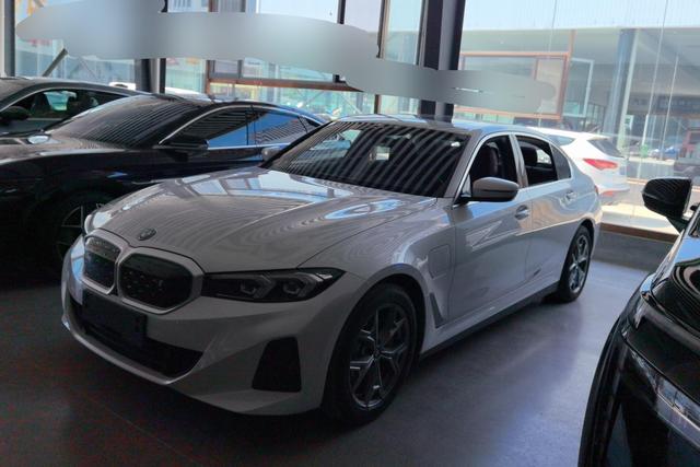 BMW i3 2022 года выпуска
