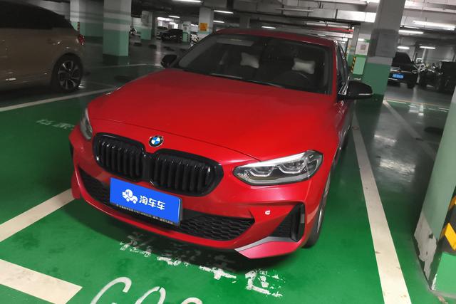 BMW 1M 2021 года выпуска