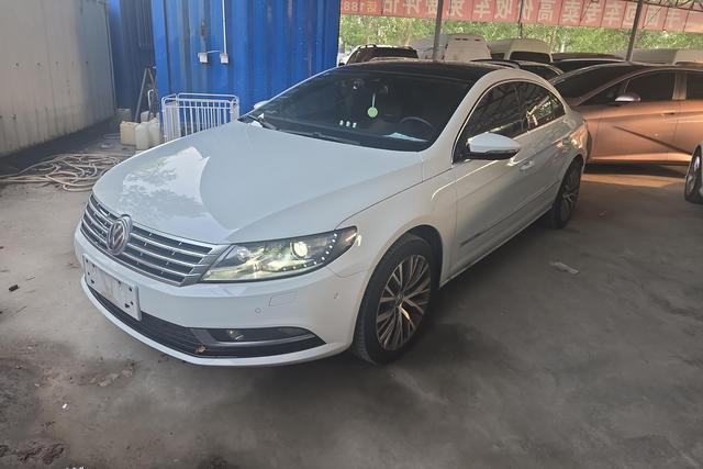 Volkswagen Passat CC 2015 года выпуска