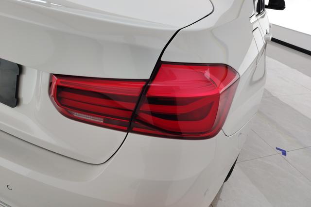 BMW 3 Series 2017 — фото 12
