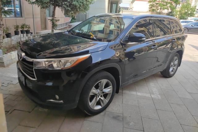 Toyota Kluger 2017 года выпуска