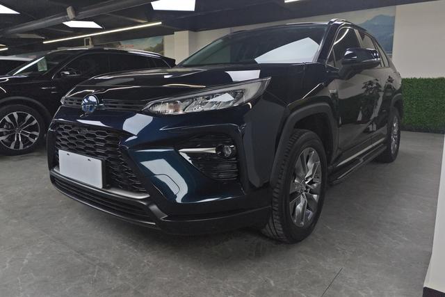 Toyota RAV 4 2021 года выпуска