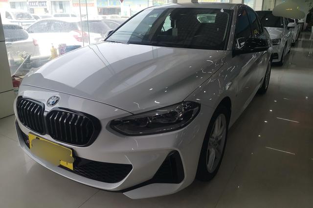 BMW 1M 2021 года выпуска