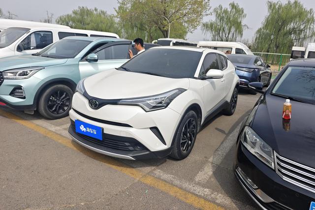 Toyota C-HR 2020 года выпуска