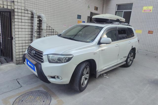 Toyota Kluger 2009 года выпуска
