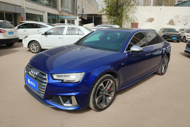 Audi A4 2019 года выпуска