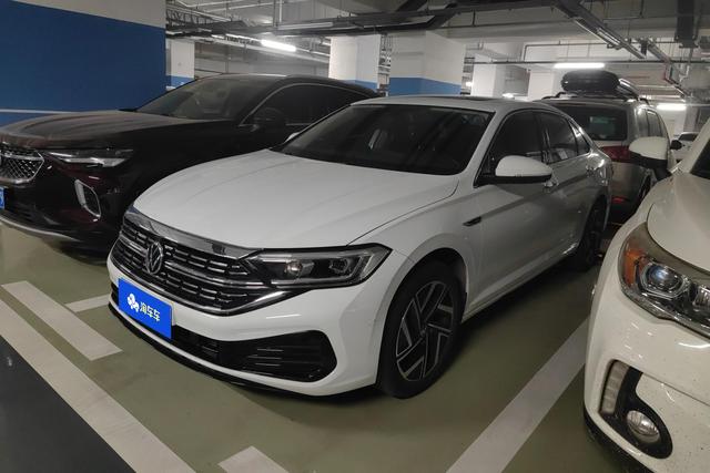 Volkswagen Jetta 2023 года выпуска
