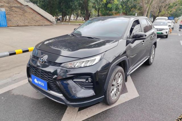 Toyota RAV 4 2022 года выпуска