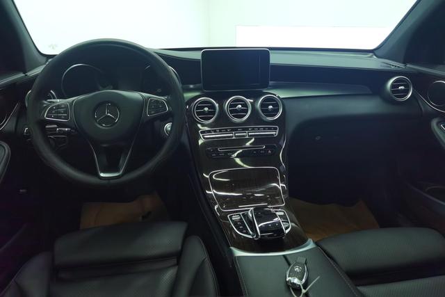 Mercedes Benz GLC 2019 — фото 12