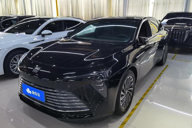 Buick LaCrosse 2023 года выпуска