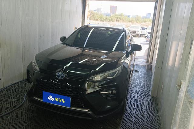 Toyota RAV 4 2023 года выпуска