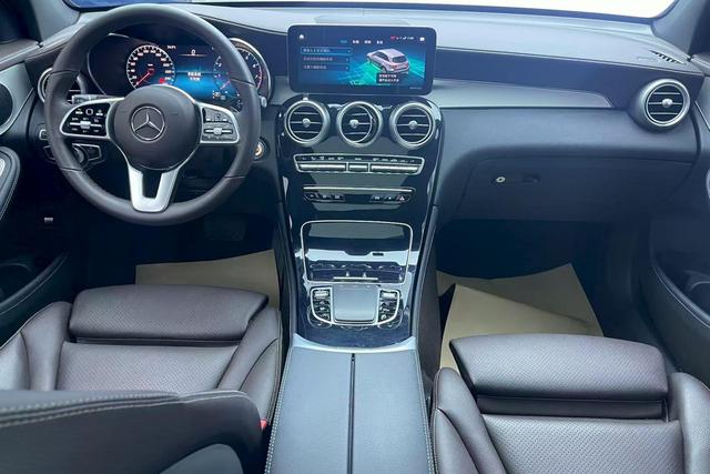 Mercedes Benz GLC 2021 — фото 11
