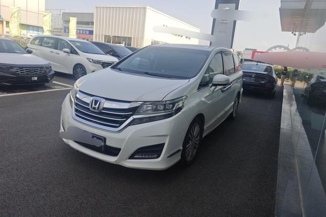 Honda Elysion 2016 года выпуска