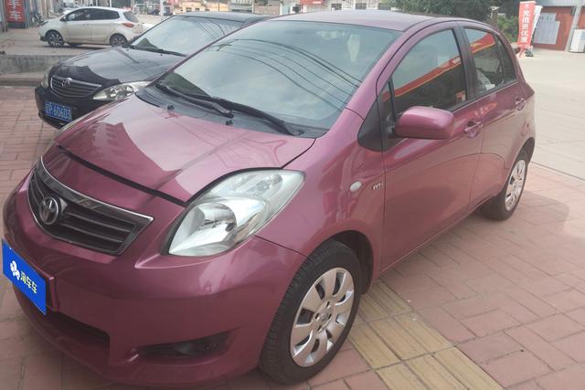 Toyota Yaris 2011 года выпуска