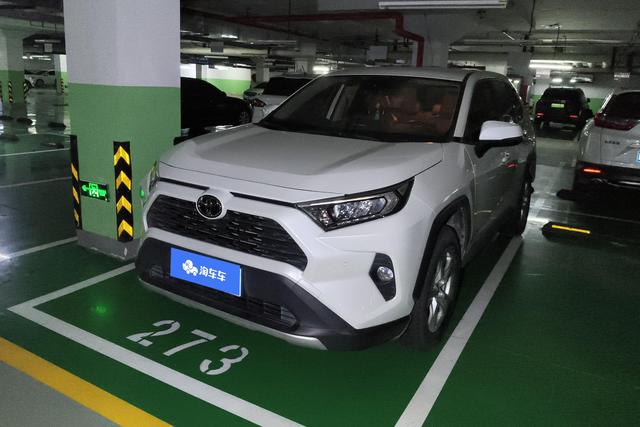 Toyota RAV 4 2021 года выпуска