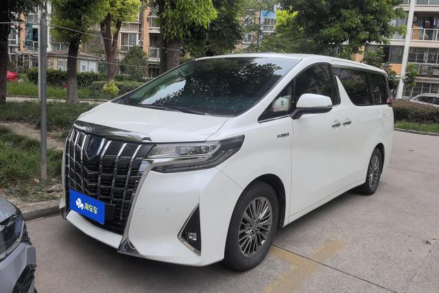 Toyota Alphard 2020 года выпуска