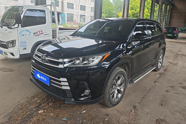 Toyota Kluger 2018 года выпуска