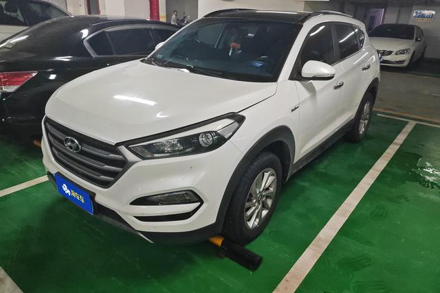 Hyundai Tucson 2015 года выпуска