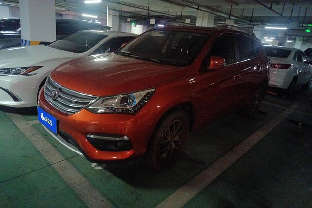 BYD Song EV 2017 года выпуска