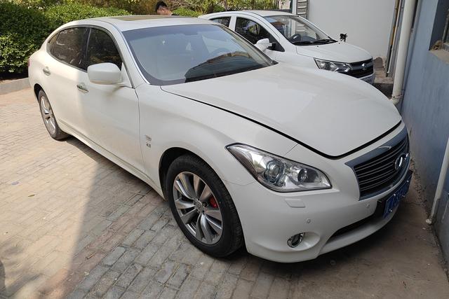 Infiniti Q70 2013 года выпуска
