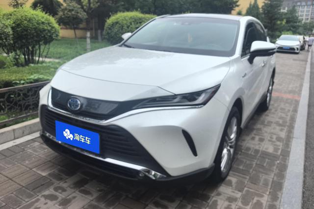 Toyota Harrier 2022 года выпуска