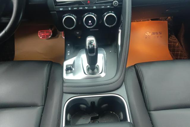 Jaguar E-PACE 2018 — фото 14