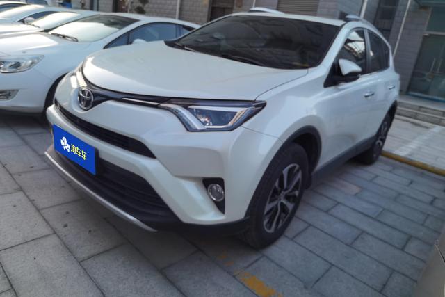 Toyota RAV 4 2016 года выпуска