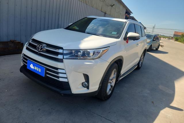 Toyota Kluger 2015 года выпуска