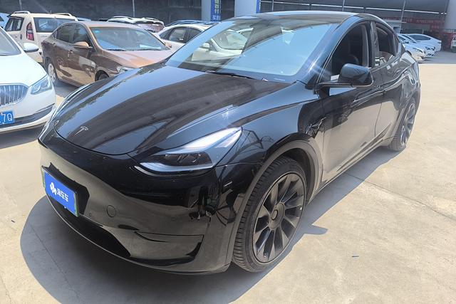 Tesla Model Y 2023 года выпуска