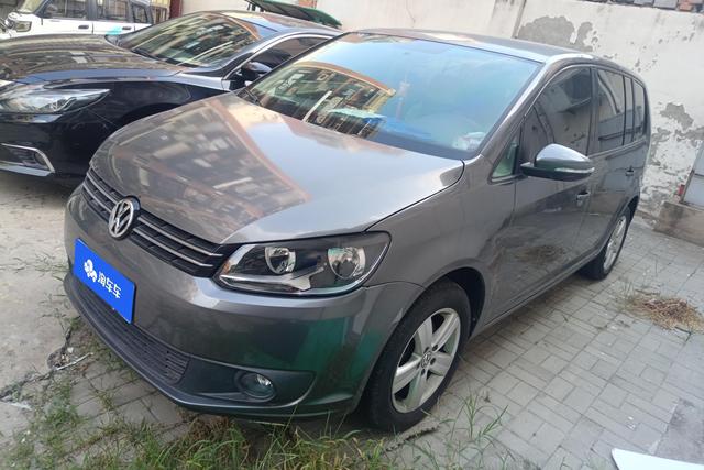 Volkswagen Touran 2015 года выпуска