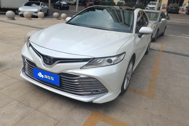 Toyota Camry 2019 года выпуска