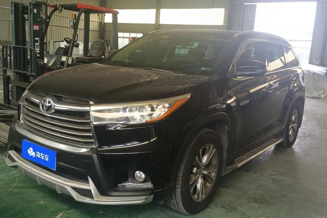Toyota Kluger 2015 года выпуска