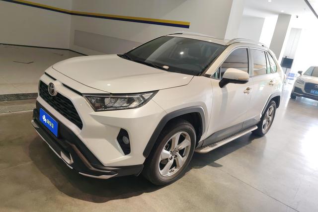 Toyota RAV 4 2022 года выпуска