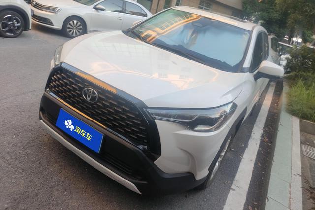 Toyota Corolla Cross 2023 года выпуска