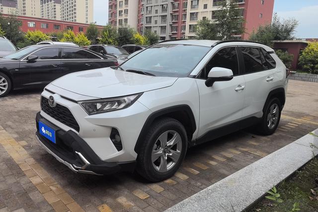 Toyota RAV 4 2022 года выпуска