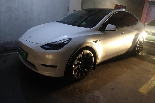 Tesla Model Y 2022 года выпуска