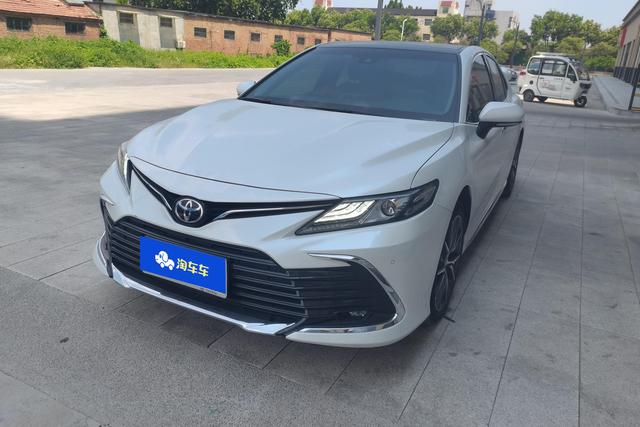 Toyota Camry 2023 года выпуска