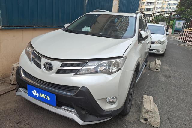 Toyota RAV 4 2015 года выпуска