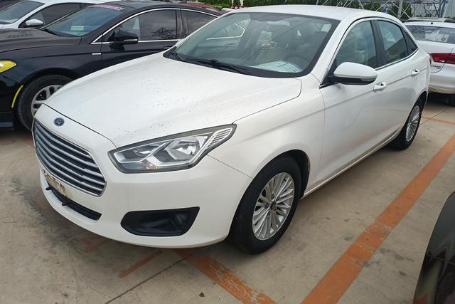Ford Escort 2015 года выпуска