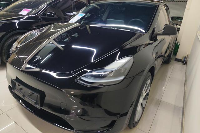 Tesla Model Y 2022 года выпуска