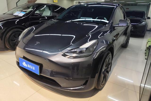 Tesla Model Y 2024 года выпуска