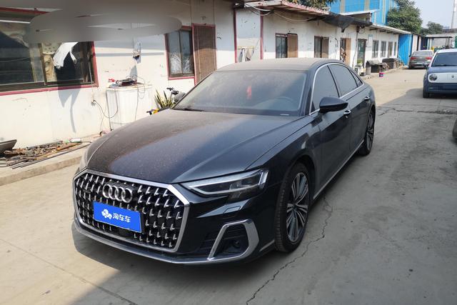 Audi A8 2024 года выпуска