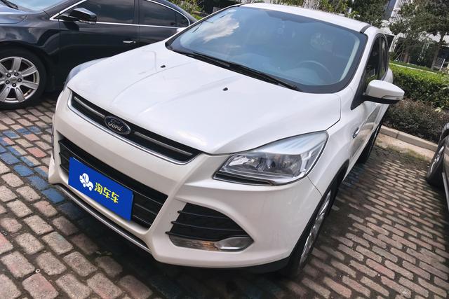 Ford Kuga 2015 года выпуска