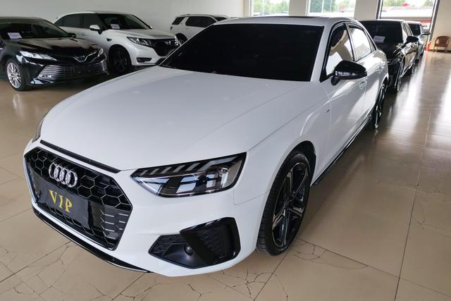 Audi A4 2023 года выпуска