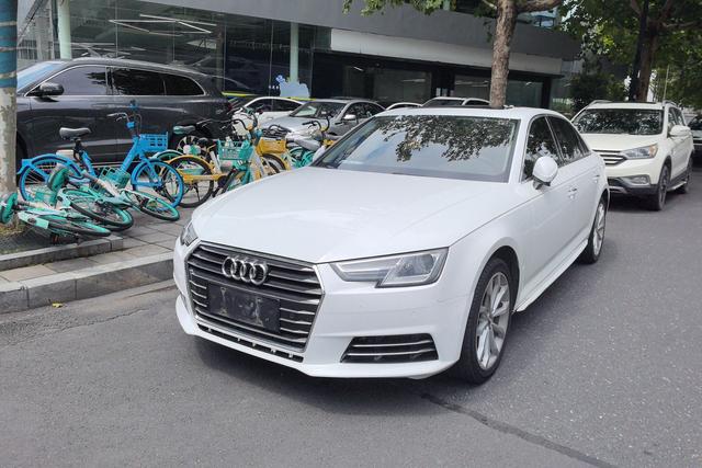 Audi A4 2018 года выпуска