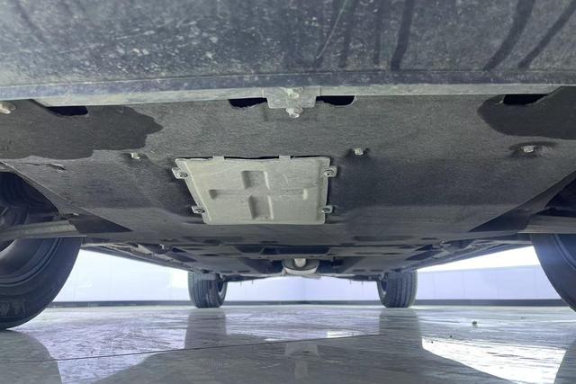 Red flag HS5 id 3803954 из Китая 8