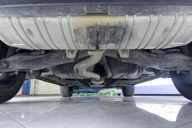 Red flag HS5 id 3803954 из Китая 12